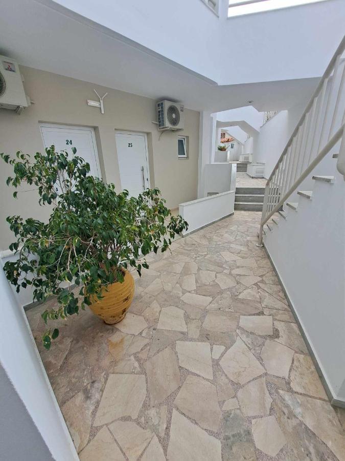 Aretousa Tolo Exterior photo